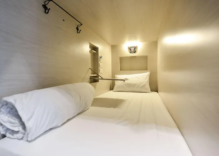 ホステル The Cube Silom